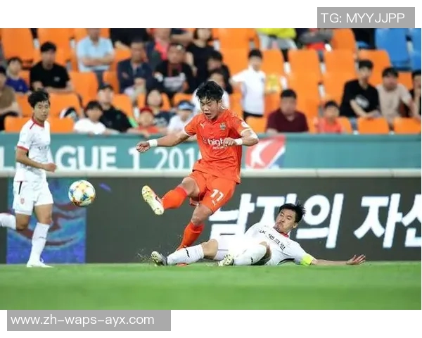 济州联与韩国现代的激烈对决揭示了韩国足球的竞争魅力与战术智慧 济州联与韩国现代的激烈对决揭示了韩国足球的竞争魅力与战术智慧